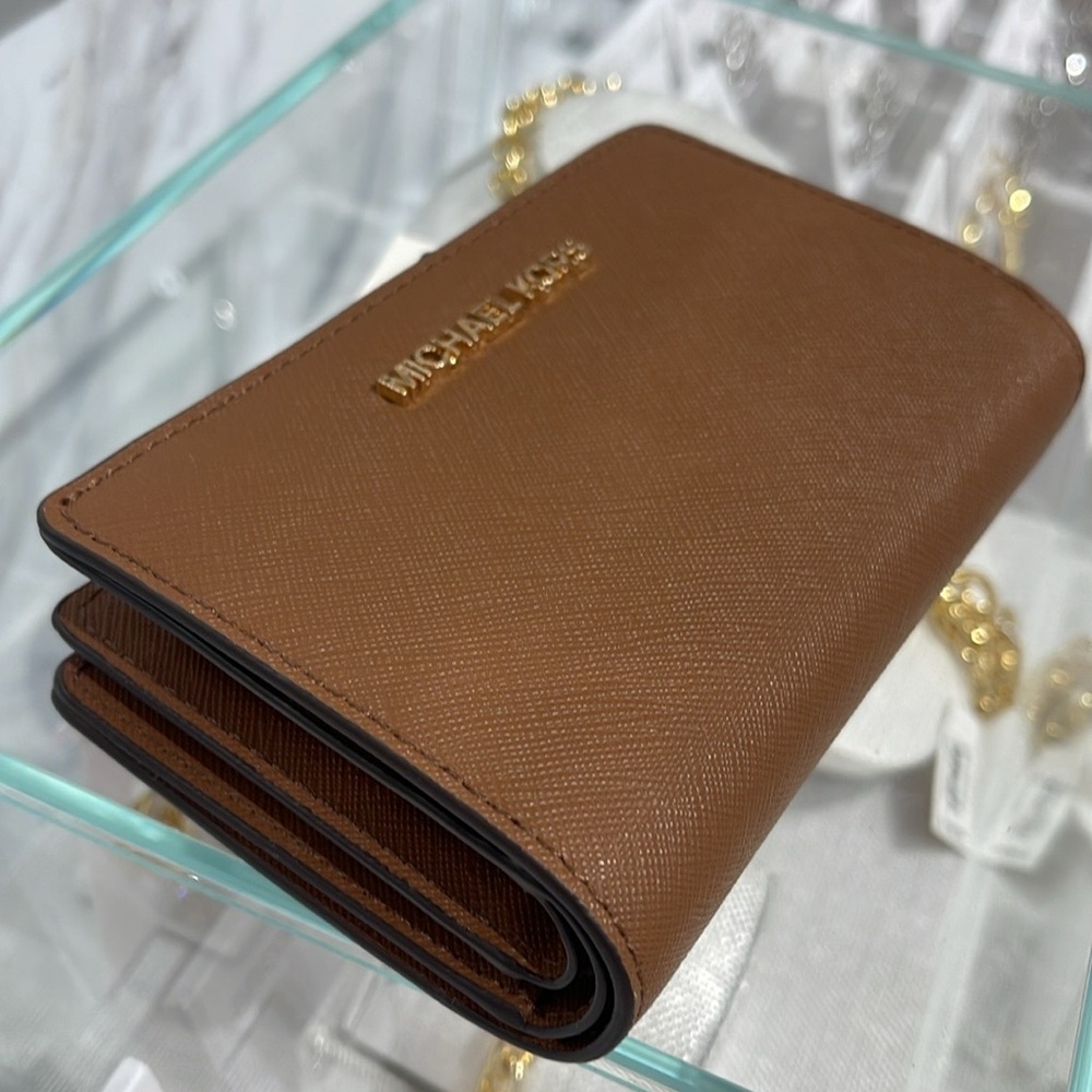 Michael Medium Crossgrain Leather Bifold Wallet
Luggage 
NWT - Picture 11 of 16
